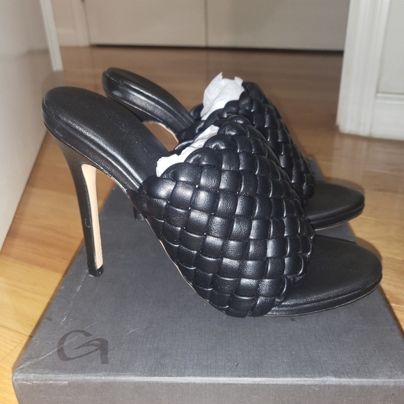 NIB TONY BIANCO KAYLEE MULE IN BLACK SIZE 7.5 - Picture 2 of 6